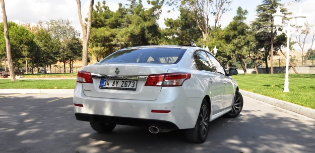 renault latitude 2.0 dCi testi otogundem1