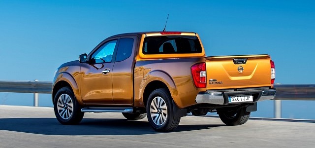 Nissan-NP300_Navara_2016_otogundem