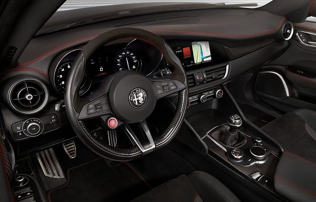 Alfa_Romeo-Giulia_Quadrifoglio-otogundem