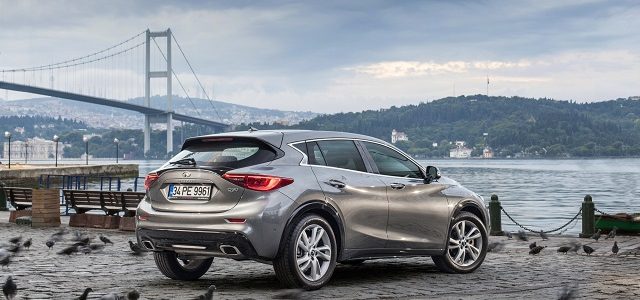 Infiniti_Q30 otogundem