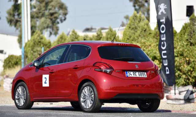 Peugeot 208 otogundem