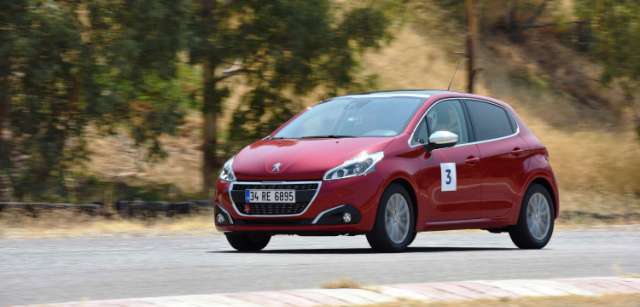 Peugeot 208_otogundem