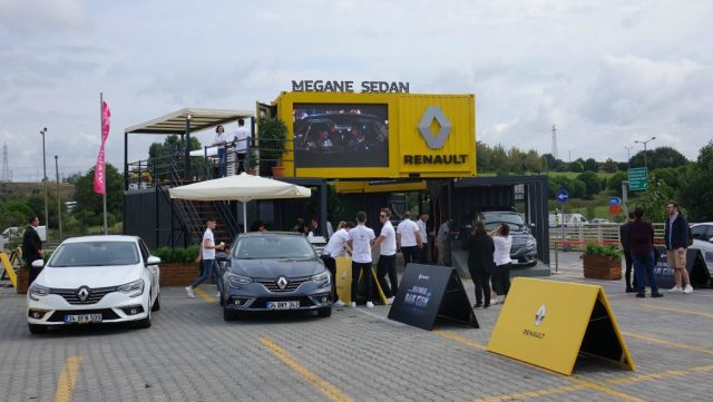 Megane_Sedan_Roadshow_otogundem