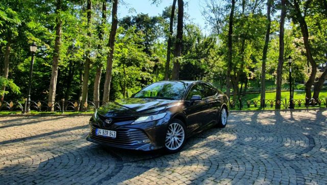 Toyota Camry Hybrid test sürüşü otogundem test 1