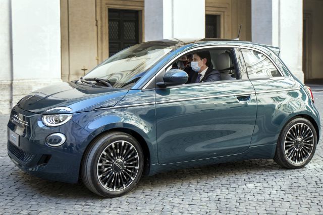 Yeni Fiat 500 otogundem