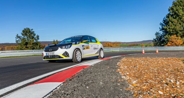 Opel-Corsa-e-Rally-otogundem