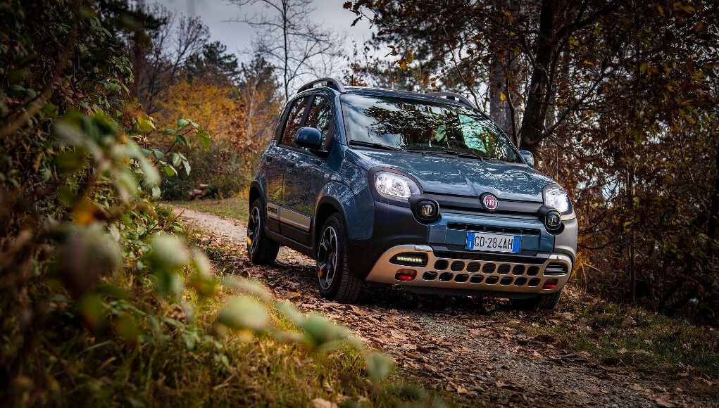 yeni fiat panda cross hibrit otogundem (4) (1)