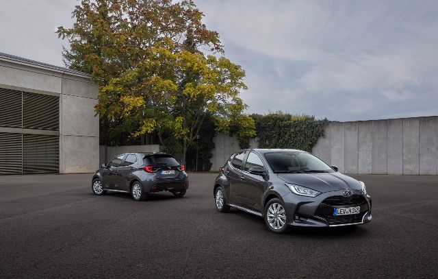 toyota yaris mazda2 hibrit otogundem (1)