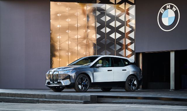 BMW_iX_Flow otogundem (1)