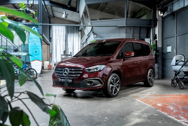 Die neue Mercedes-Benz T-Klasse – Exterieur, rubellitrot metallic