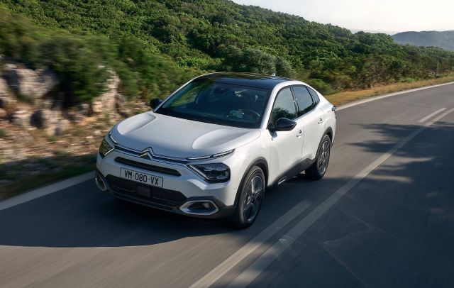 Citroen-C4_X-otogundem (2)