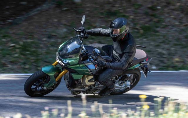 Moto Guzzi V100 Mandello S otogundem (1) (1)