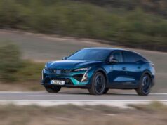 Peugeot 408 ödüle doymuyor