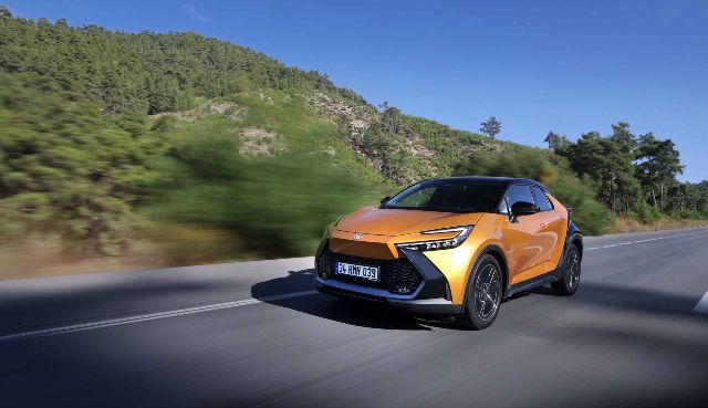 Yeni Toyota C-HR Hybrid otogundem (4) (1)