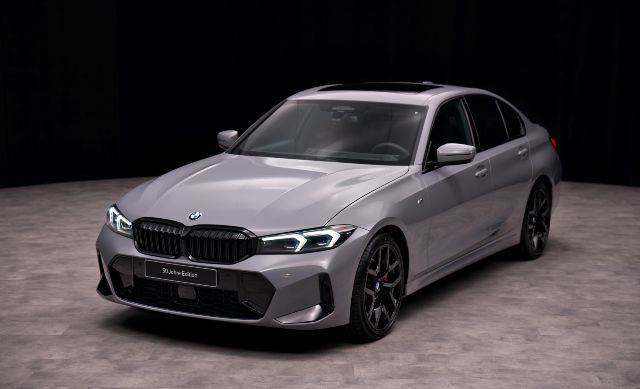 BMW_320i_Sedan_50_Jahre_Edition__4_otogundem (3) (1)